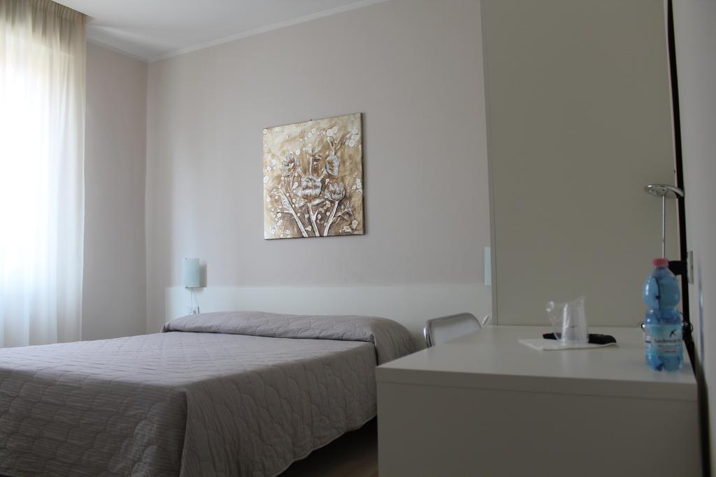 Hotel Cremona Viale Exterior photo