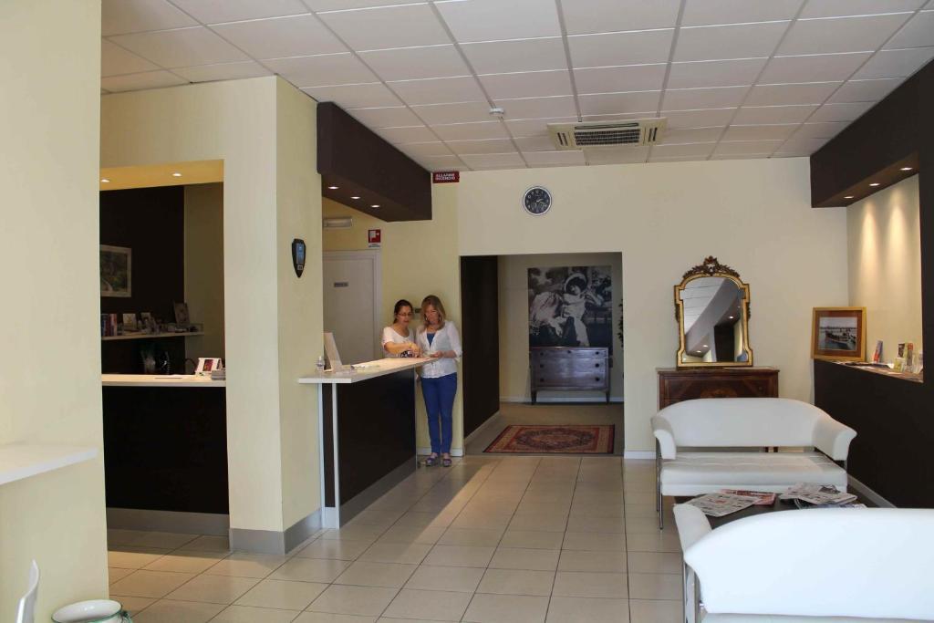 Hotel Cremona Viale Exterior photo